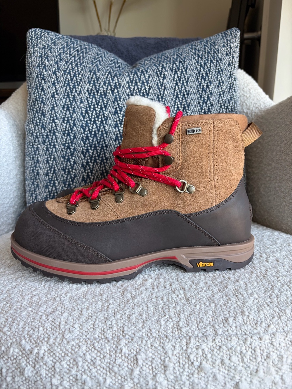 UGG Brecken Lace Boots~ size 7.5 - Picture 3 of 12